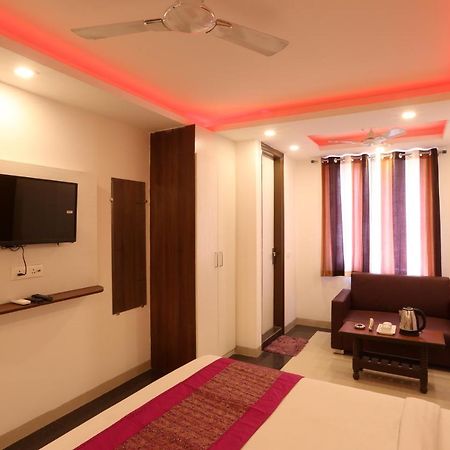Hotel Sky Wood At Airport New Delhi Exterior photo