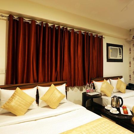Hotel Sky Wood At Airport New Delhi Exterior photo
