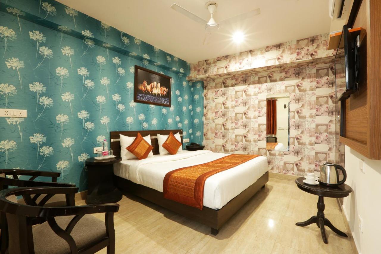 Hotel Sky Wood At Airport New Delhi Exterior photo