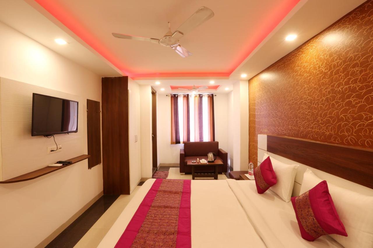 Hotel Sky Wood At Airport New Delhi Exterior photo