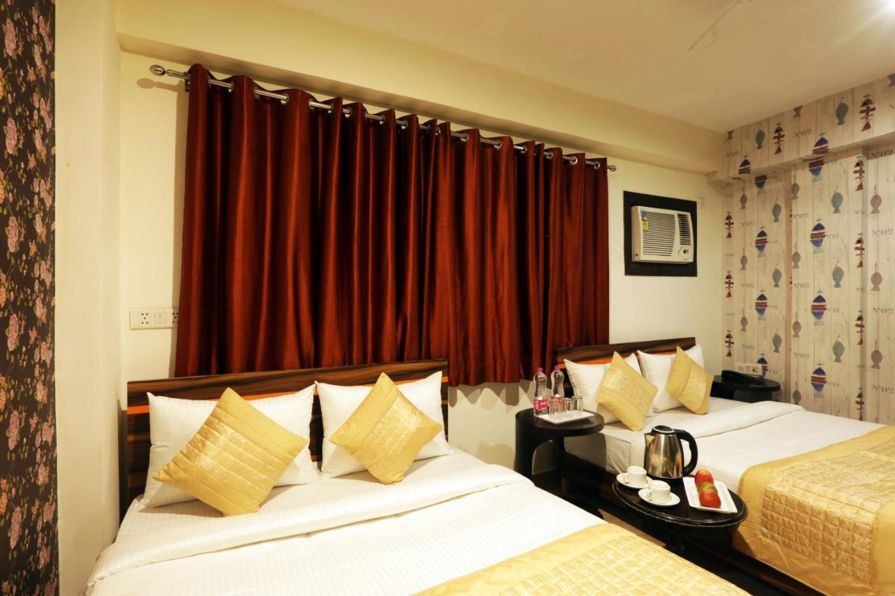 Hotel Sky Wood At Airport New Delhi Exterior photo