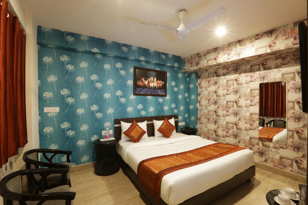 Hotel Sky Wood At Airport New Delhi Exterior photo
