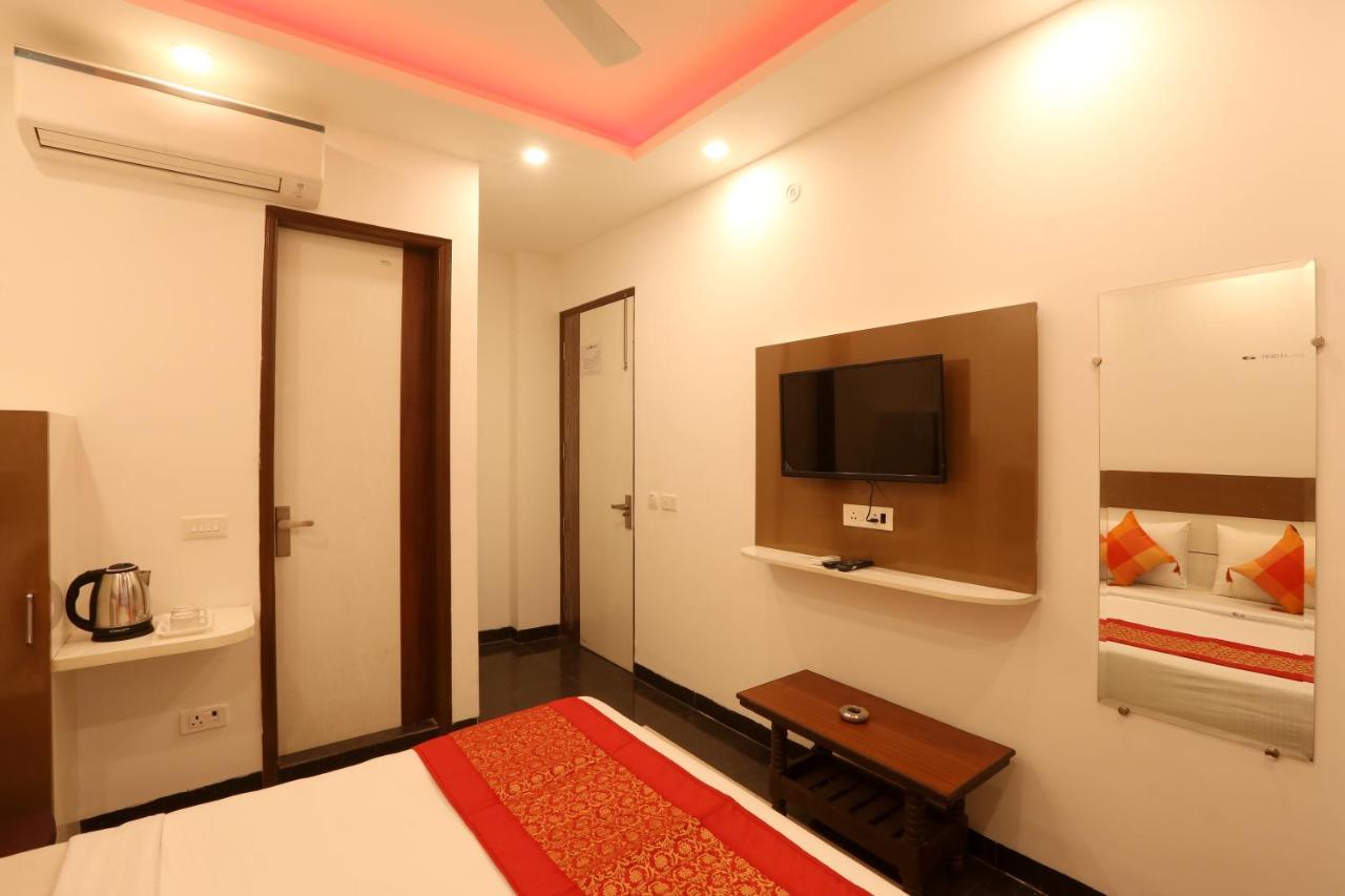 Hotel Sky Wood At Airport New Delhi Exterior photo