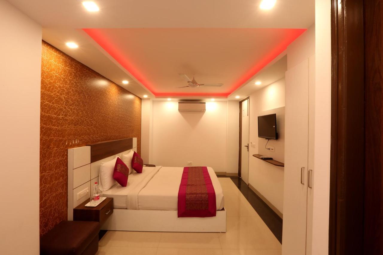 Hotel Sky Wood At Airport New Delhi Exterior photo