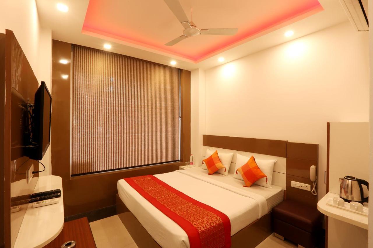 Hotel Sky Wood At Airport New Delhi Exterior photo