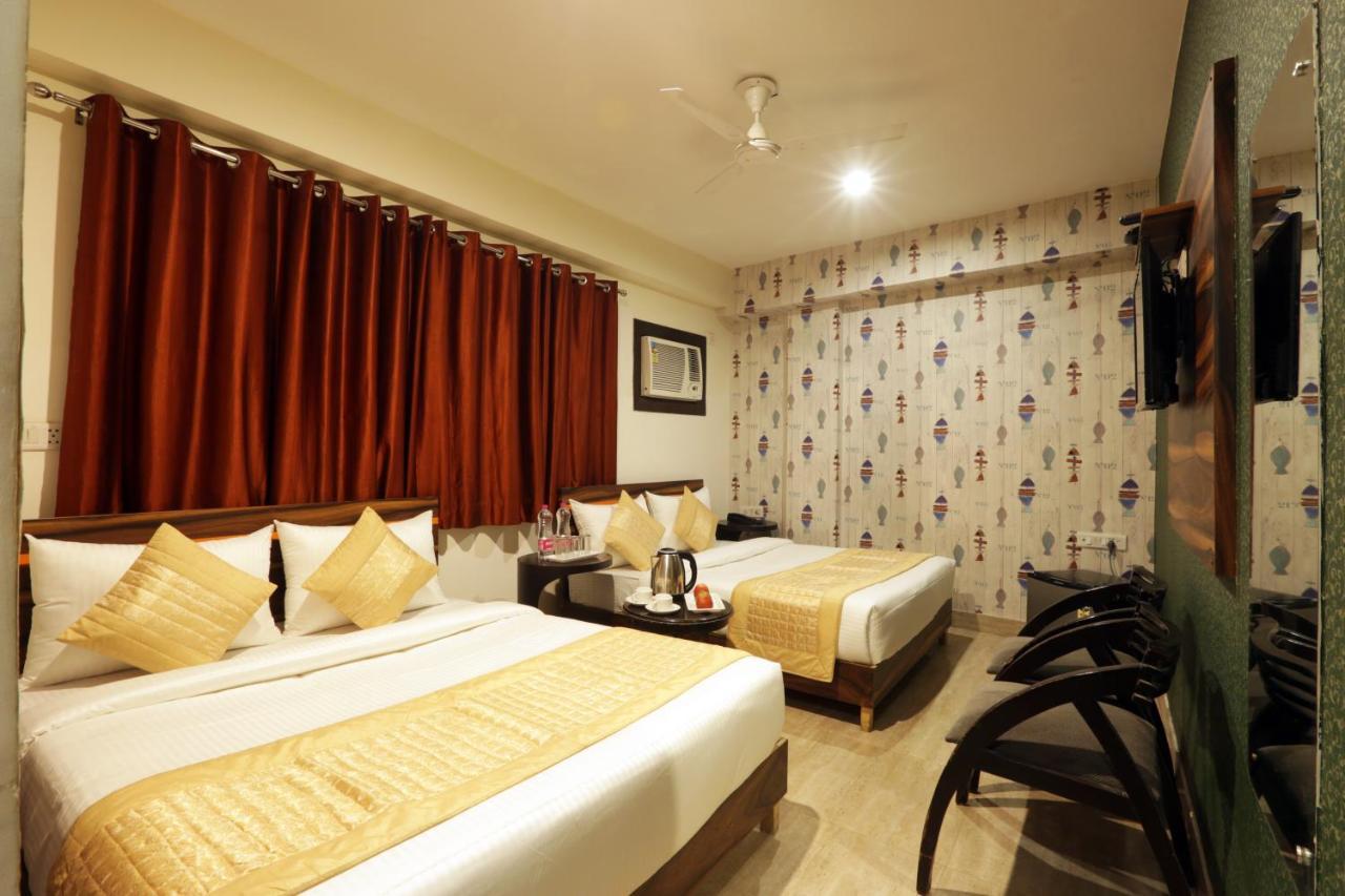 Hotel Sky Wood At Airport New Delhi Exterior photo
